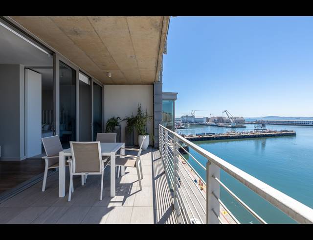 2 BEDROOM APARTMENT TO LET IN WATERFRONT